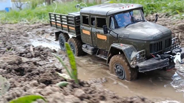 RC WPL E-1 против 4х4 и 6х6 на бездорожье. RC WPL E-1 vs 4x4 & 6x6 off road action смотреть онлайн