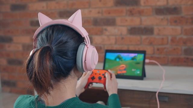 Razer Kraken Kitty Edition Chroma Gaming Headset - Product Overview смотреть онлайн