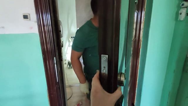 Установили входную дверьпапа привез с Геленджика варенье из ёлки.