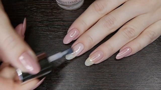 Нарядный маникюр в нежных тонах, дизайн паутинка, обычный лак смотреть онлайн