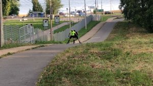 Лыжероллеры. Отработка постановки палок и навала корпуса в коньковом ходе на подъёме.