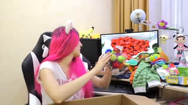 РАССПАКОВЫВАЕМ С СЫНОЧКОМ Игрушки смотреть онлайн