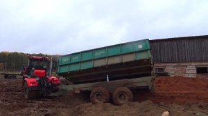 КИРОВЕЦ К-525 и ДТ75 работают на стройке.