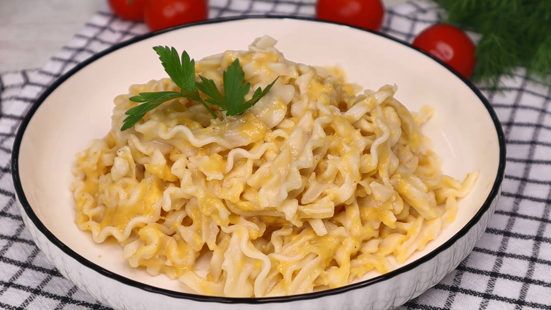 Нежная сливочная паста в тыквенном соусе, такая осенняя и уютная. Готовить одно удовольствие. смотреть онлайн