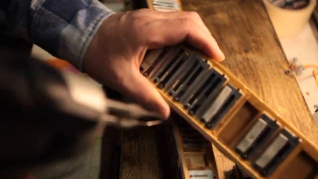 Гармонь, баян, аккордеон. Как быстро отклеить-наклеить планку.