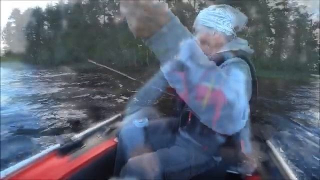 Рыбалка с лодки на озерах Новгородской области. Ловля плотвы на поплавок. смотреть онлайн