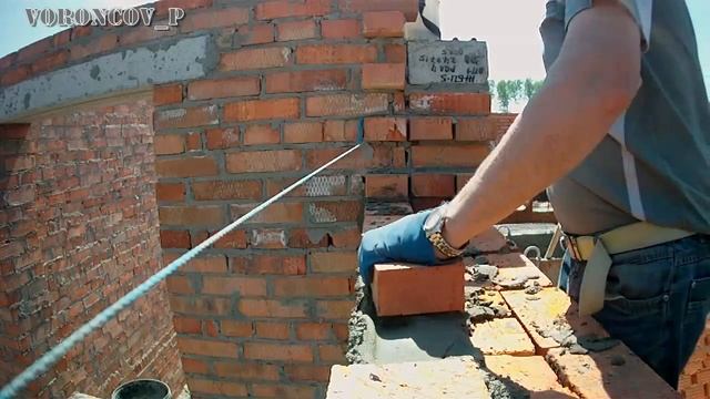 Кладка кирпича. Кирпичная кладка стены из чернового кирпича трёхрядная перевязка.