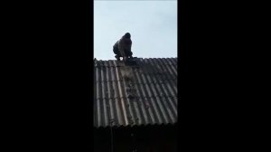 Начинаем демонтаж печной трубы.