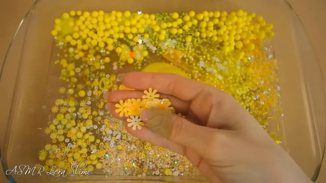 Желтый слайм. ??❄️ Добавляю в слайм косметику, блестки и бусины. ? ASMR Slime video 1080p
