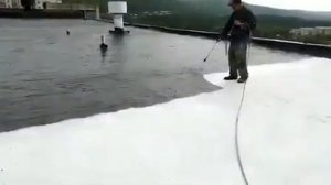 Нанесение Жидкой Резины на крышу здания краскопультом