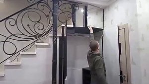 Шкаф под лестницей для TV. Глубокие выдвижные ящики и зеркальный шкаф для одежды. (Стоимость 48.000