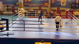 Бокс / жесткая рубка / юноши / 15 - 16 лет / вес 48 кг / 1 нокдаун / зарубились / кто сильнее?