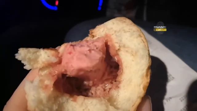 Жительнице Новосибирска попалась сосиска в тесте с опарышами в Горожанке смотреть онлайн