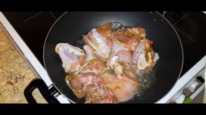 ПОСМОТРИТЕ НЕ ПОЖЕЛЕЕТЕ СОЧНАЯ КУРИЦА С КАРТОШКОЙ НА СКОВОРОДЕ
