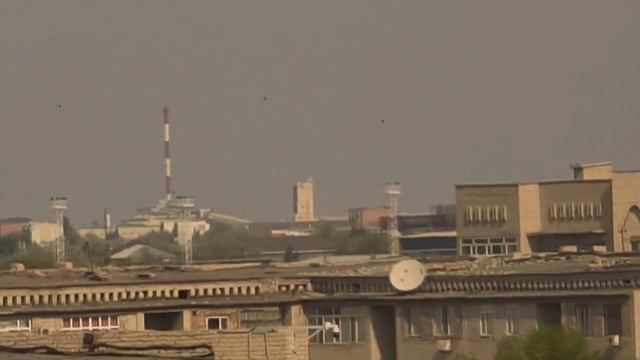 Вид с города на дымовую трубу Стекольного завода и КТЭЦ. Кызылорда - 1 Minute Story NS смотреть онлайн