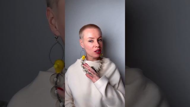 Дымчатый цвет колье "Шары" и солнечный желтый в сережках. PJ MURANO
