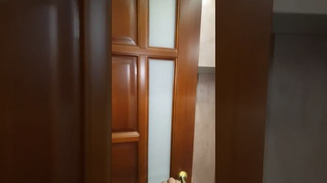 Дизайн обустройства мебелью под заказ в маленькой гардеробной комнате от "MebelVam.by", Минск 2019