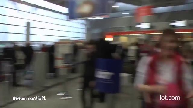 Флешмоб в аэропорту!!! смотреть онлайн