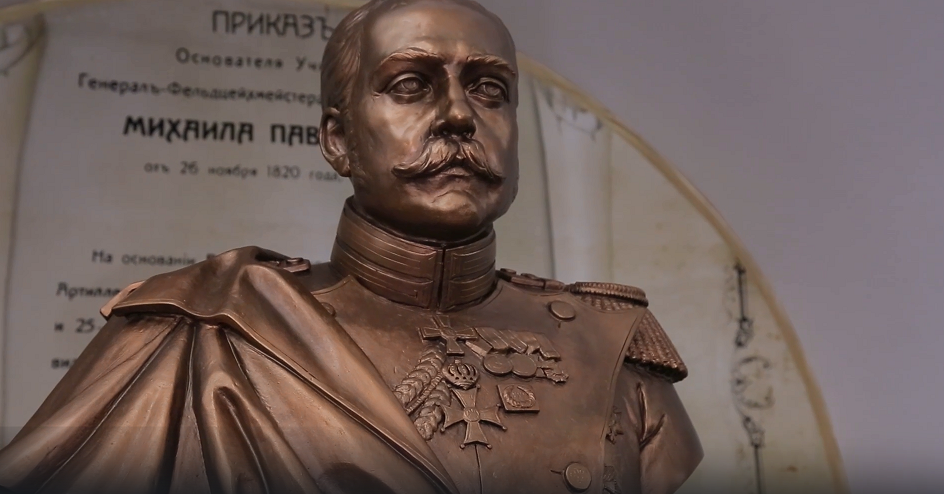 Бюст великому князю Михаилу Романову в Михайловской военной артиллерийской академии
