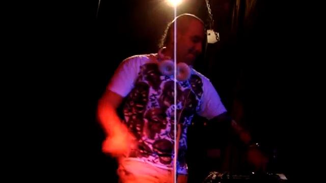 DJ Сергей Обломов в НК Башня (г.Тольятти).MPG