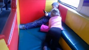 Вагон для детей в электричке.