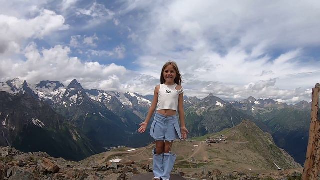 Домбай Высота 3090 метров над уровнем моря