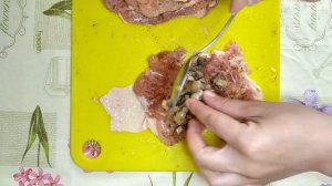 Рулетики из куриных бедрышек с грибами | Chicken rolls with mushrooms