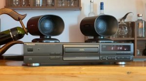 Technics SL-PG390 Compact Disc Player & Technics SB-CSS200E-K speakers
