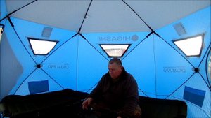Завершающая подготовка палатки HIGASHI к рыбалке.