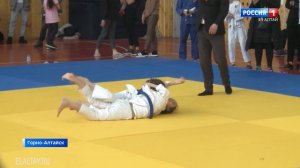 Сила и красота: в Горно-Алтайске прошел турнир по дзюдо среди девушек