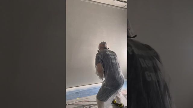 Окраска стен безвоздушным способом