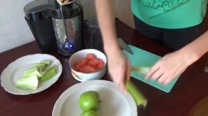 Свежевыжатый фреш (сельдерей, яблоко, грейпфрут)