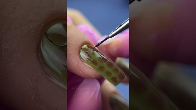 Рептилия - особенно мерзкая #змея #ногти #дизайн #дизайнногтей смотреть онлайн