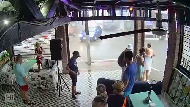 7.08.22 Хроника вчерашнего ливня от А до Б ? С камеры наблюдения. от первой капли до шквала 5 минут