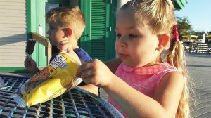 Vlog Lakes Park Children play on the playground, Family fun We ride a huge bicycle and a locomotive