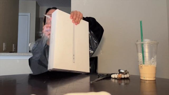 Day In My Life as a 23 year old (Realistic) | MacBook unboxing, gym, life updates and more! смотреть онлайн