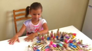 360 лаков для ногтей! Катя красит ногти. Делаем летний детский маникюр.