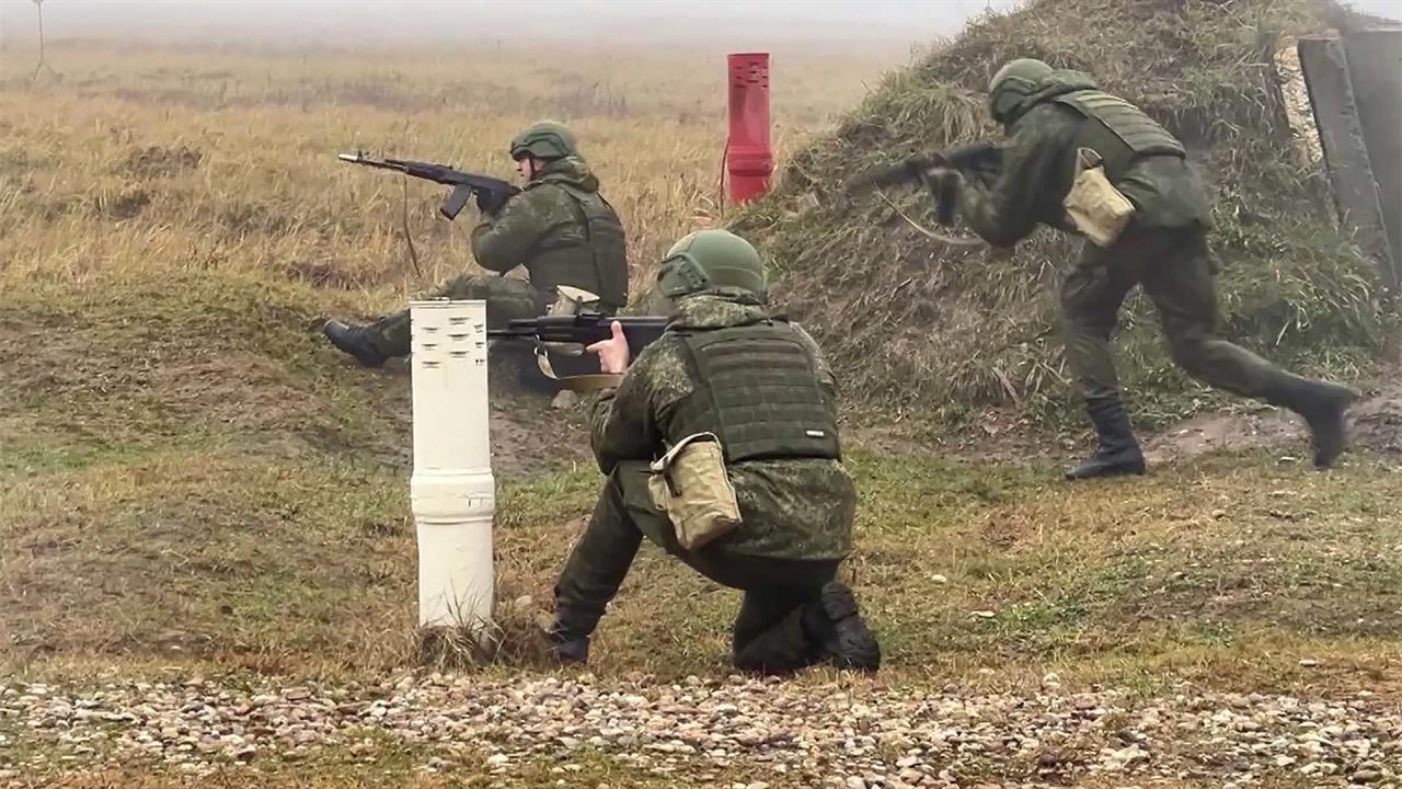 Тысячи москвичей добровольно записались в ряды Вооруженных сил