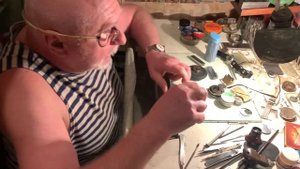 Александр Бродниковский-технология нанесения люминофора на циферблат и стрелки