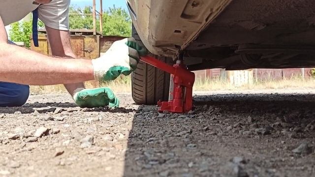 Честный обзор  Стоит ли покупать домкрат гидравлический бутылочный