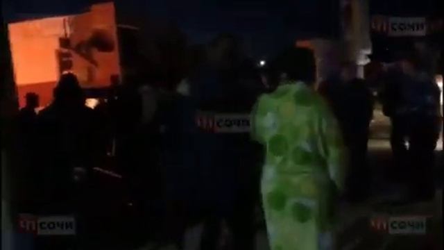 "Мерседес" сгорел в селе Верхневеселое под Сочи (30.03.19)