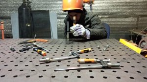 Струбцина для 3d сварочного стола за 300 рублей.