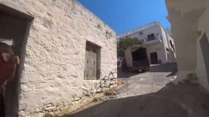 97. Переход на яхте на остров Астипалея. Прорываемся в крепость города Хора.