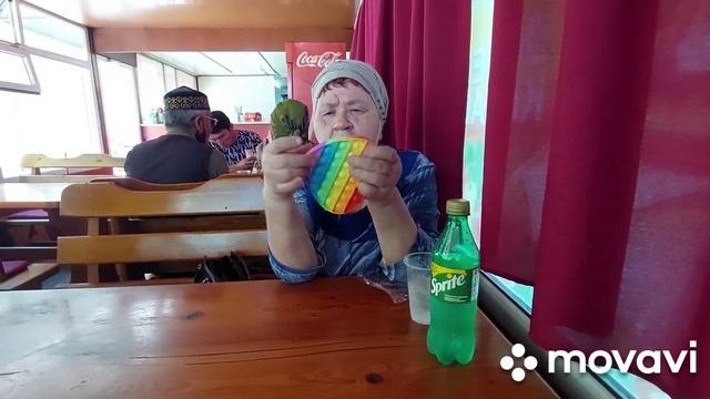 Лопнула банка с огурцами......