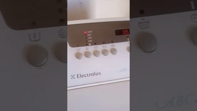 Стиральная машина Электролюкс EWT1021 смотреть онлайн