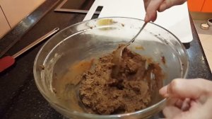 Пирожное Картошка из готовых бисквитных коржей.