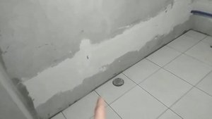 Укладка плитки на пол в ванной комнате