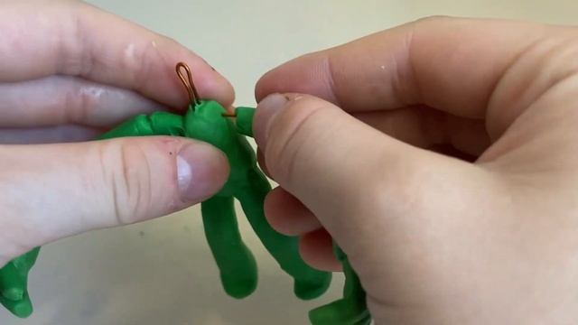 Как слепить радужных друзей из пластилина #радужныедрузья #лепкалеп #роблокс смотреть онлайн