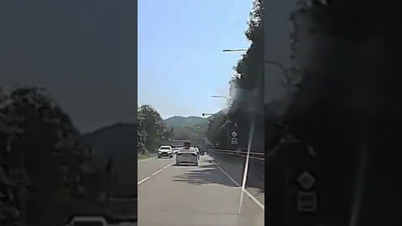 взрыв колеса на дороге #автопутешествие #путешествие #юг #геленджик смотреть онлайн