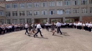 Танец "Встанем", авторская хореография О. А. Лукашенко, День Победы, г.Ейск, школа 7, (11-ые классы